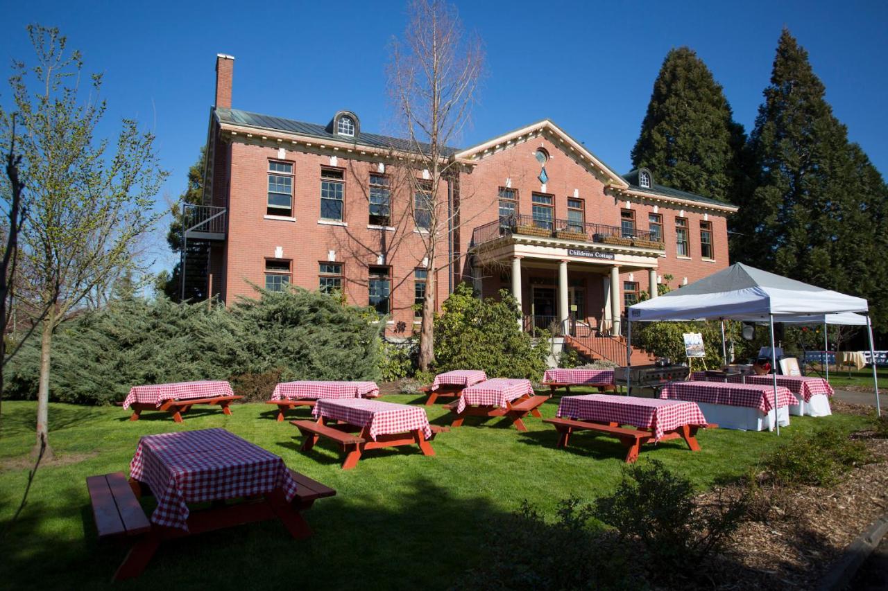 Mcmenamins Grand Lodge Forest Grove Exterior foto